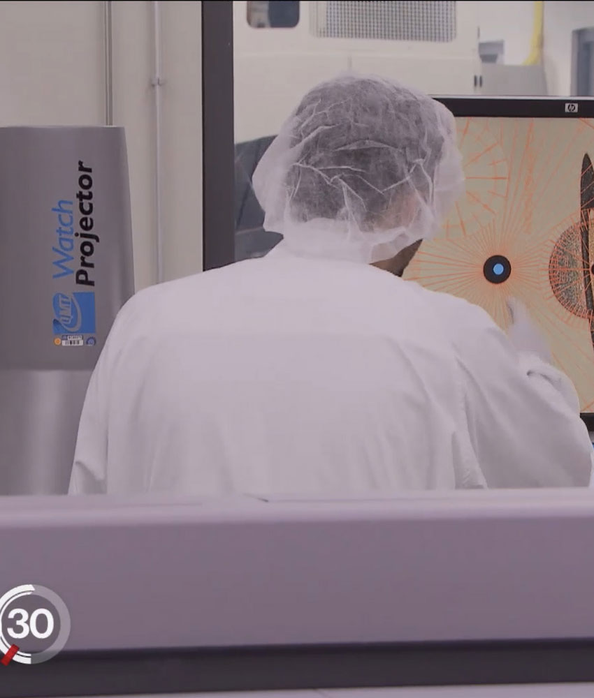 Le qmtprojector-cadran contrôle la qualité des MoonSwatch